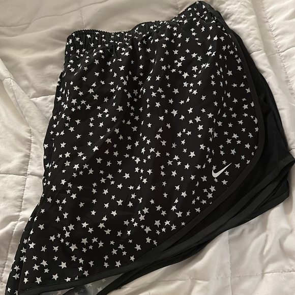 Nike Plus Size Shorts - Picture 2 of 3